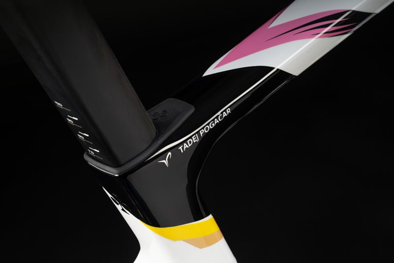 Colnago V4Rs Tadej BK bakcground (10)