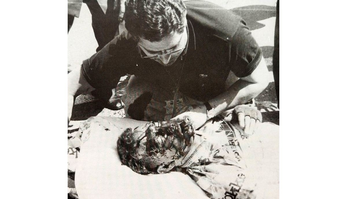 El doctor Fernando Astorqui atendiendo a Jaume Salvá, El doctor Fernando Astorqui atendiendo a Jaume Salvá,