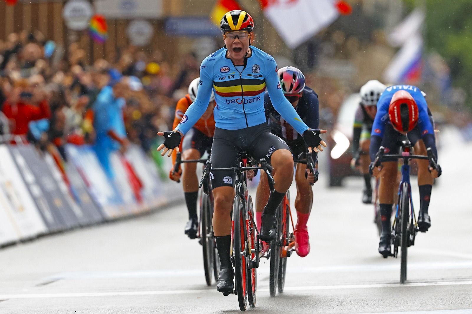 ¡Lotte Kopecky revalida su título de campeona mundial!