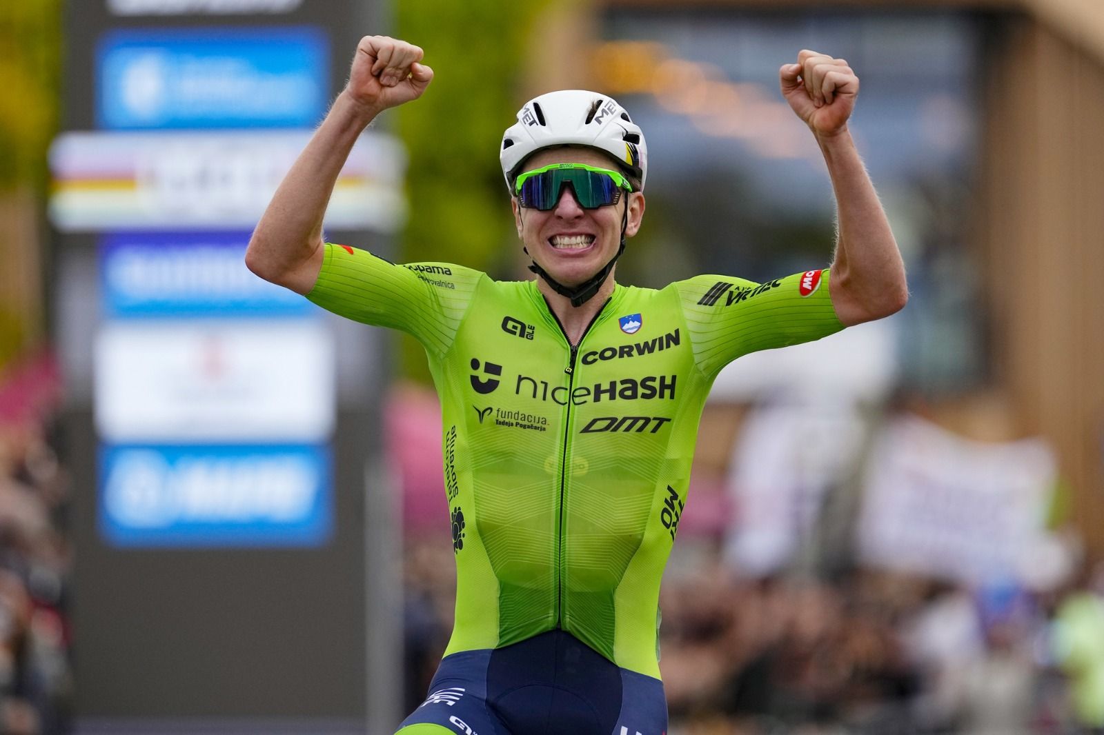 Pogacar entra en la leyenda ganando su primer Mundial tras una escapada histórica de 100 kilómetros