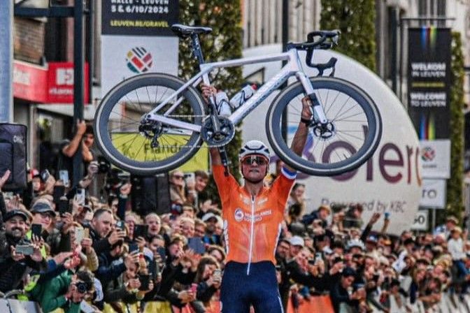 Van der Poel, campeón del mundo de gravel por aplastamiento