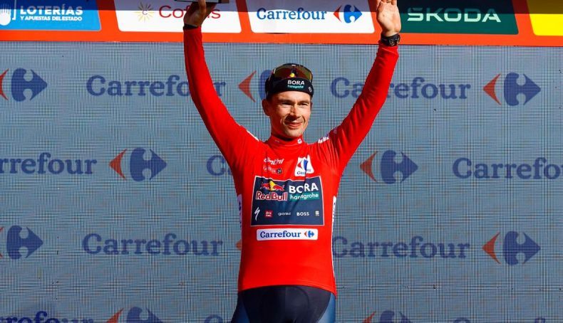 primoz roglic vuelve a vestir el maillot rojo de lider de la vuelta 2 790x454