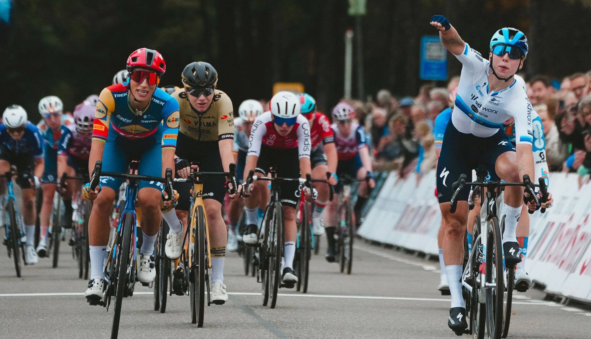 Lorena Wiebes supera a Elisa Balsamo y se anota la victoria en la 2ª etapa del Simac Ladies Tour