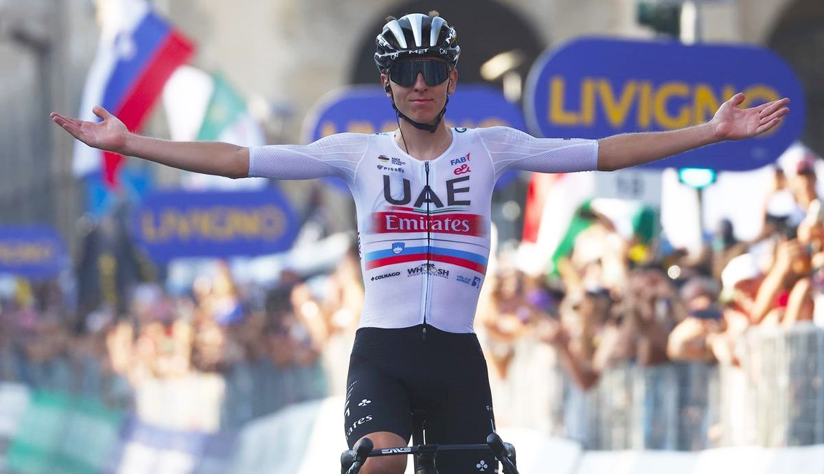 Tadej Pogacar celebrando su tercera victoria en Il Lombardia, el pasado año