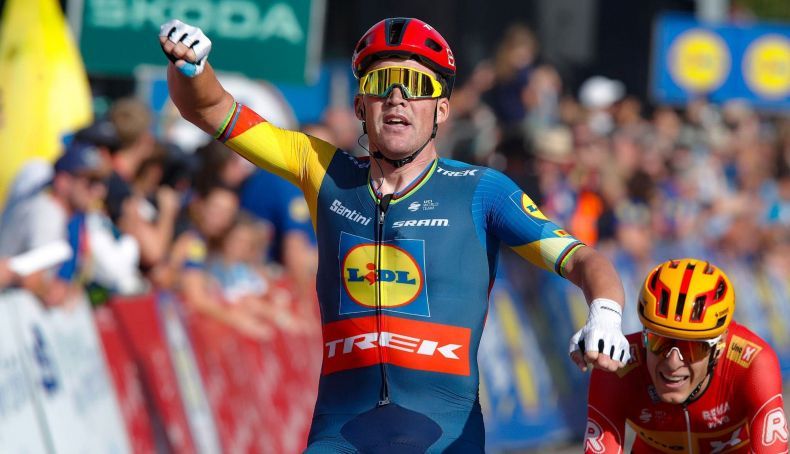 etapa y liderato para mads pedersen 2 790x454