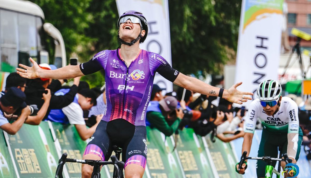 Eric Fagundez celebrando una de sus victorias en el Tour de Qinghai Lake