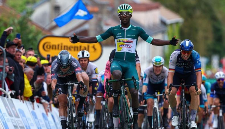 biniam girmay intermarche wanty ganador de la octava etapa del tour