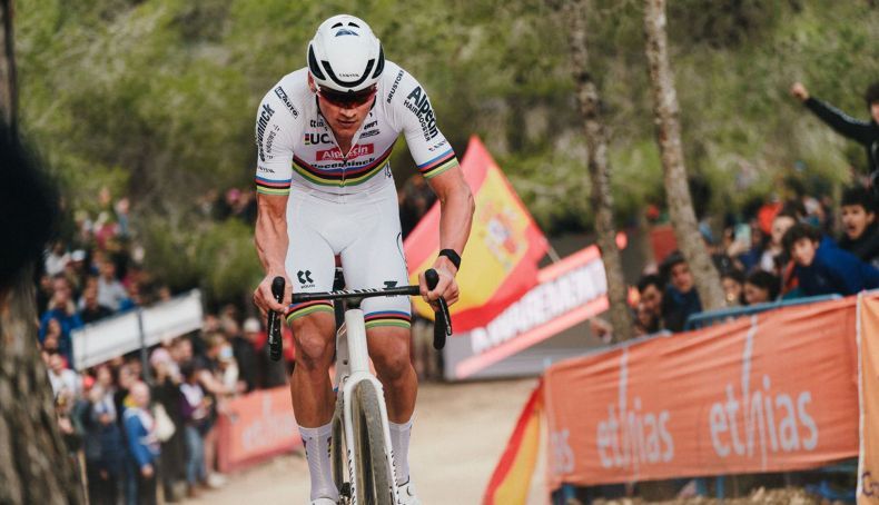 mathieu van der poel en el tramo forestal del parque de el moralet durante la copa del mundo de benidorm 2024 2 790x454 mathieu van der poel en el tramo forestal del parque de el moralet durante la copa del mundo de benidorm 2024 2 790x454