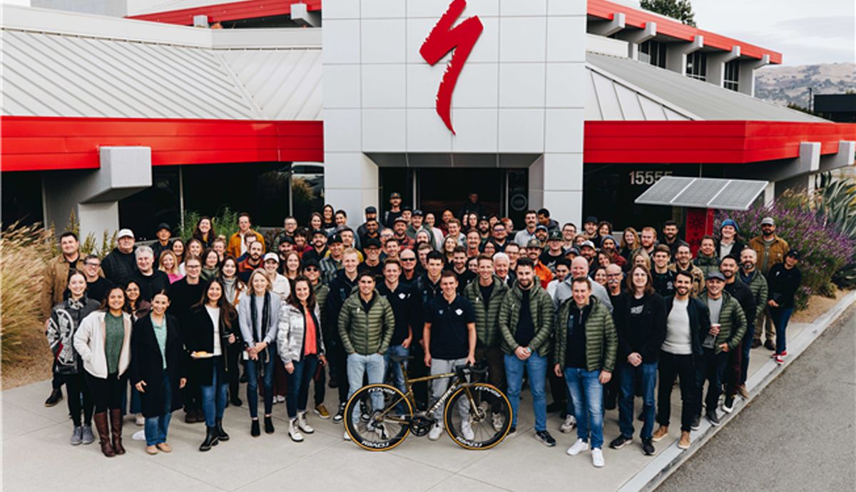 Soudal Quick Step visita la sede central de Specialized en California