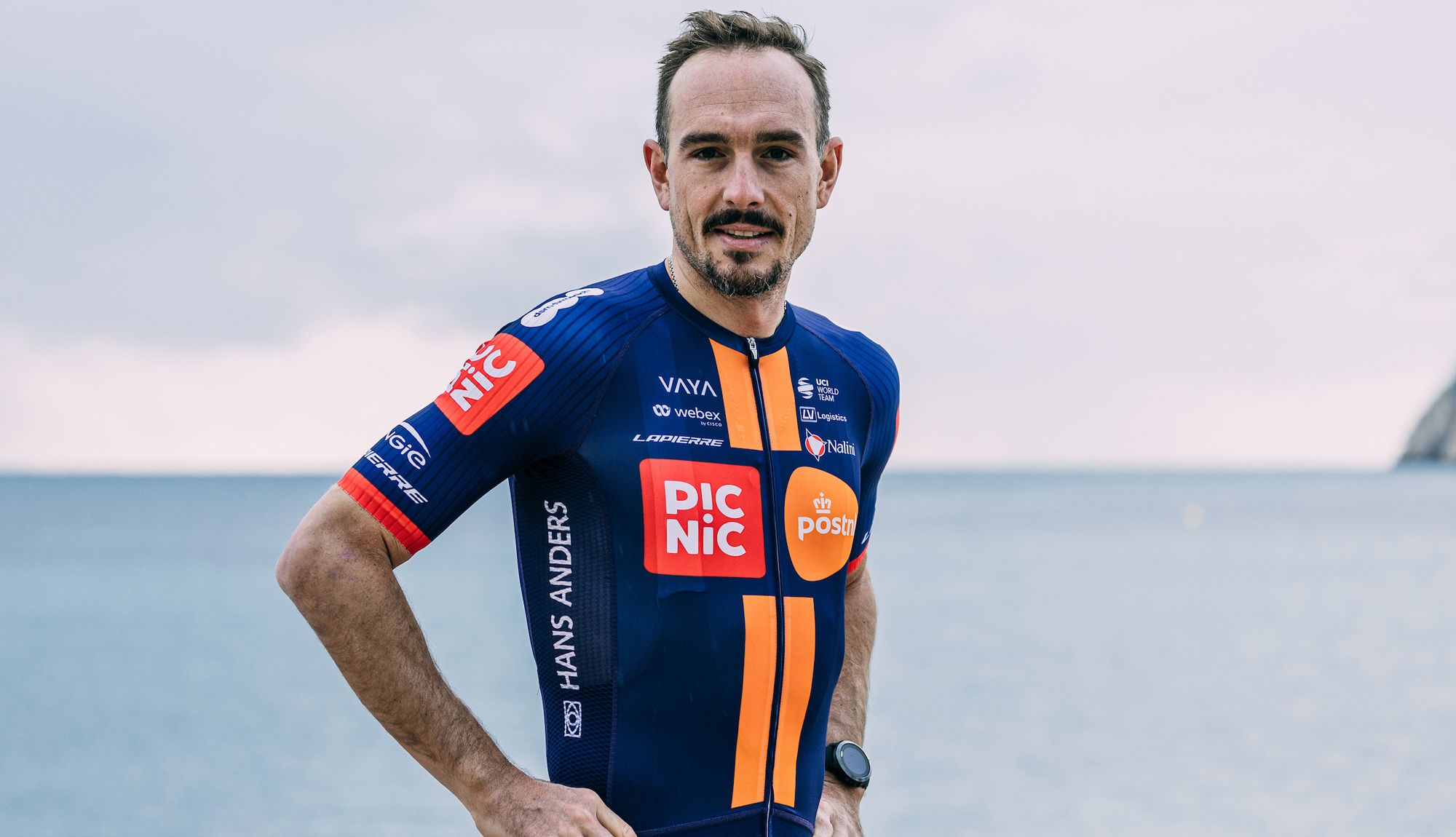 John Degenkolb luciendo el nuevo maillot del renombrado Team Picnic PostNL