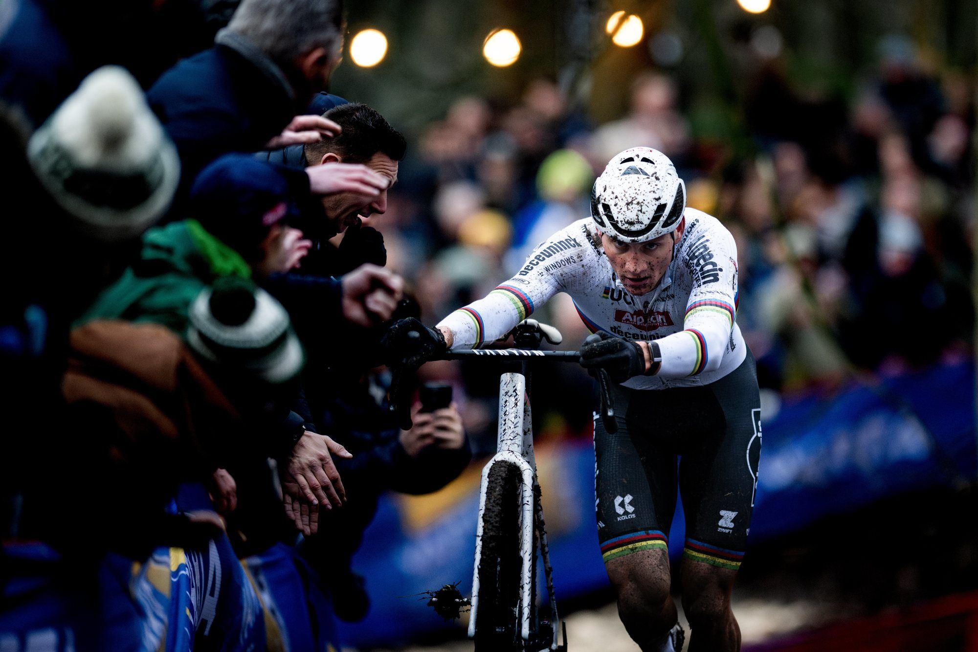 Cuatro de cuatro para Van der Poel en un arranque de temporada de ciclocross impresionante del holandés