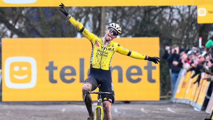 Wout Van Aert celebra la victoria en Gullegem. Foto: @teamvisma_leaseabike