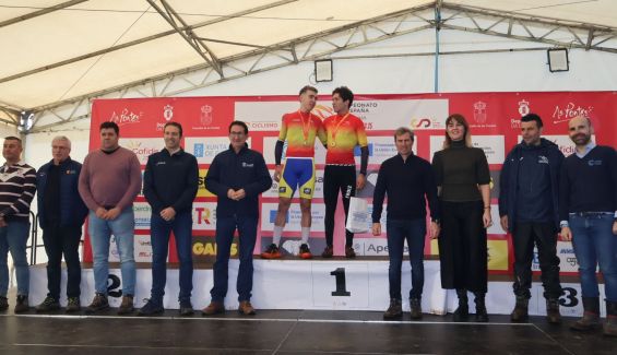 Noval y Rodríguez posan con el maillot de campeón de España. Foto: RFEC Noval y Rodríguez posan con el maillot de campeón de España. Foto: RFEC