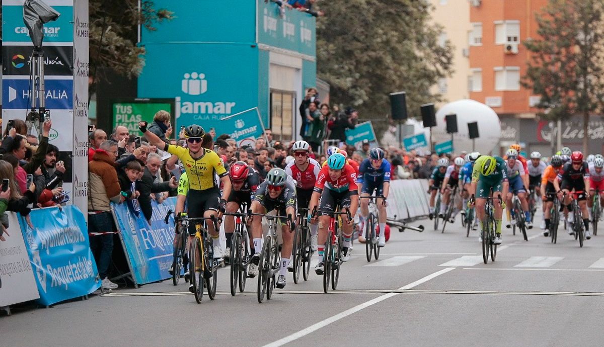 En 2024 Olav Kooij se impuso en el tradicional sprint en Roquetas de Mar
