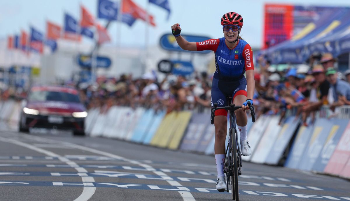 La neerlandesa Daniek Hengeveld gana en solitario y es la primera líder del Tour Down Under