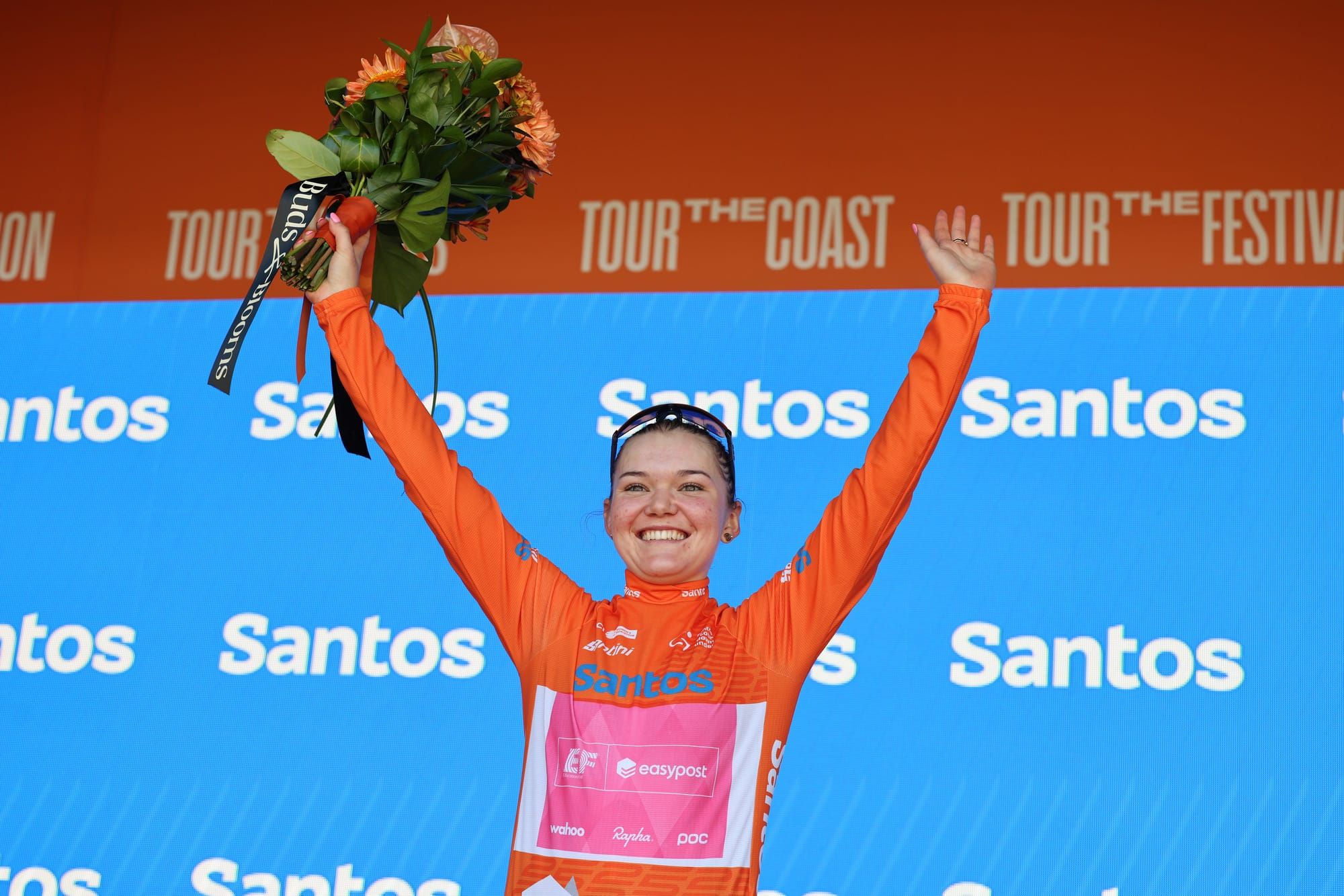 Noemi Ruegg conquista Willunga Hill y le arrebata el liderarto a Daniek Hengeveld en la general. Kei Tsuji/Sprint Cycling Agency