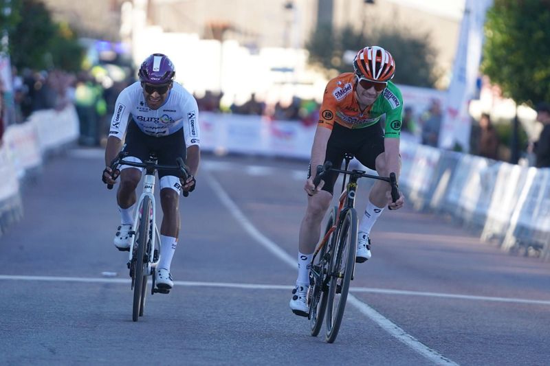 sprint por la segunda posición sprint por la segunda posición