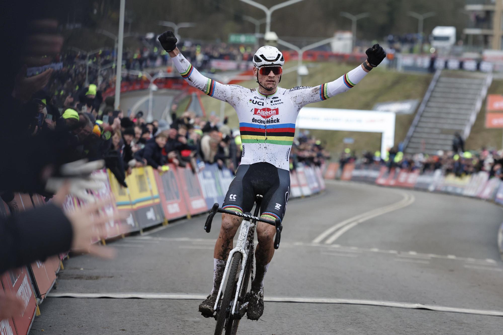 Van der Poel se vuelve a exhibir en Hoogerheide Foto:  Tim Van Wichelen / CV/SprintCyclingAgenc