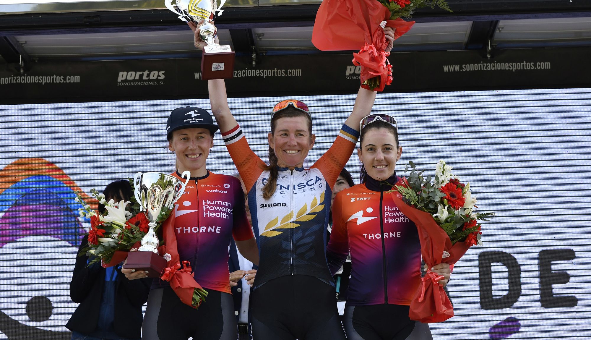 Podio de la Clásica de Almeria WE 2024, que conquistó la estadounidense Lauren Stephens