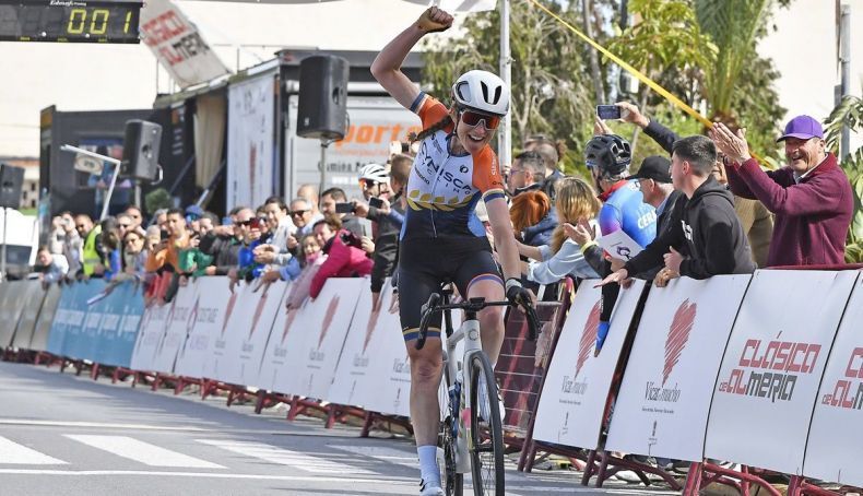 lauren stephens cynisca cycling logro el triunfo en la clasica de almeria 2 790x454 lauren stephens cynisca cycling logro el triunfo en la clasica de almeria 2 790x454