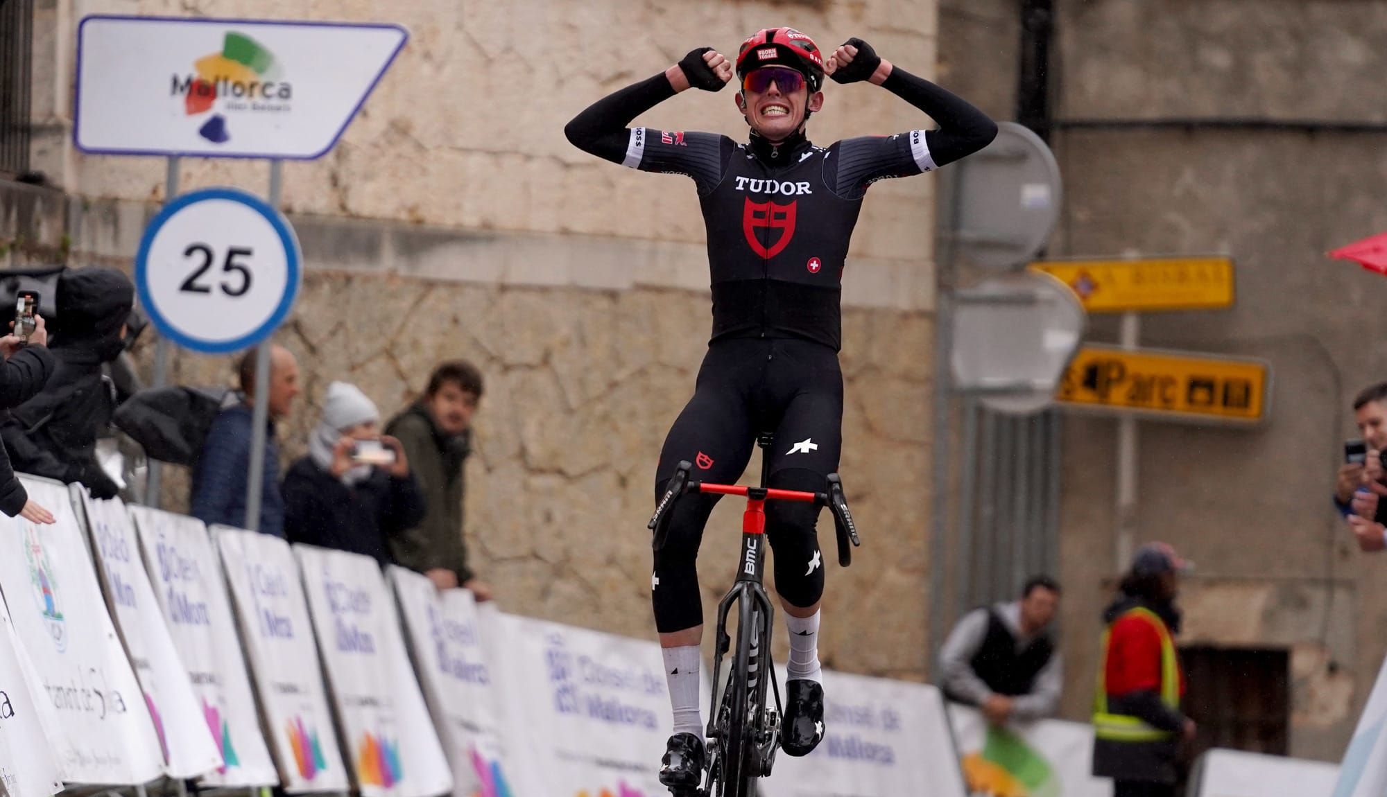 El alemán Florian Stork estrena su palmarés ganando en solitario el Trofeo Serra de Tramuntana