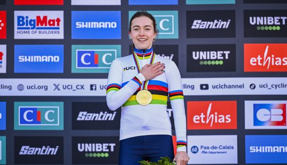 Lisa Revol vence en Francia en la manga júnior femenina. Foto:Nico Vereecken / PN/SprintCyclingAgen