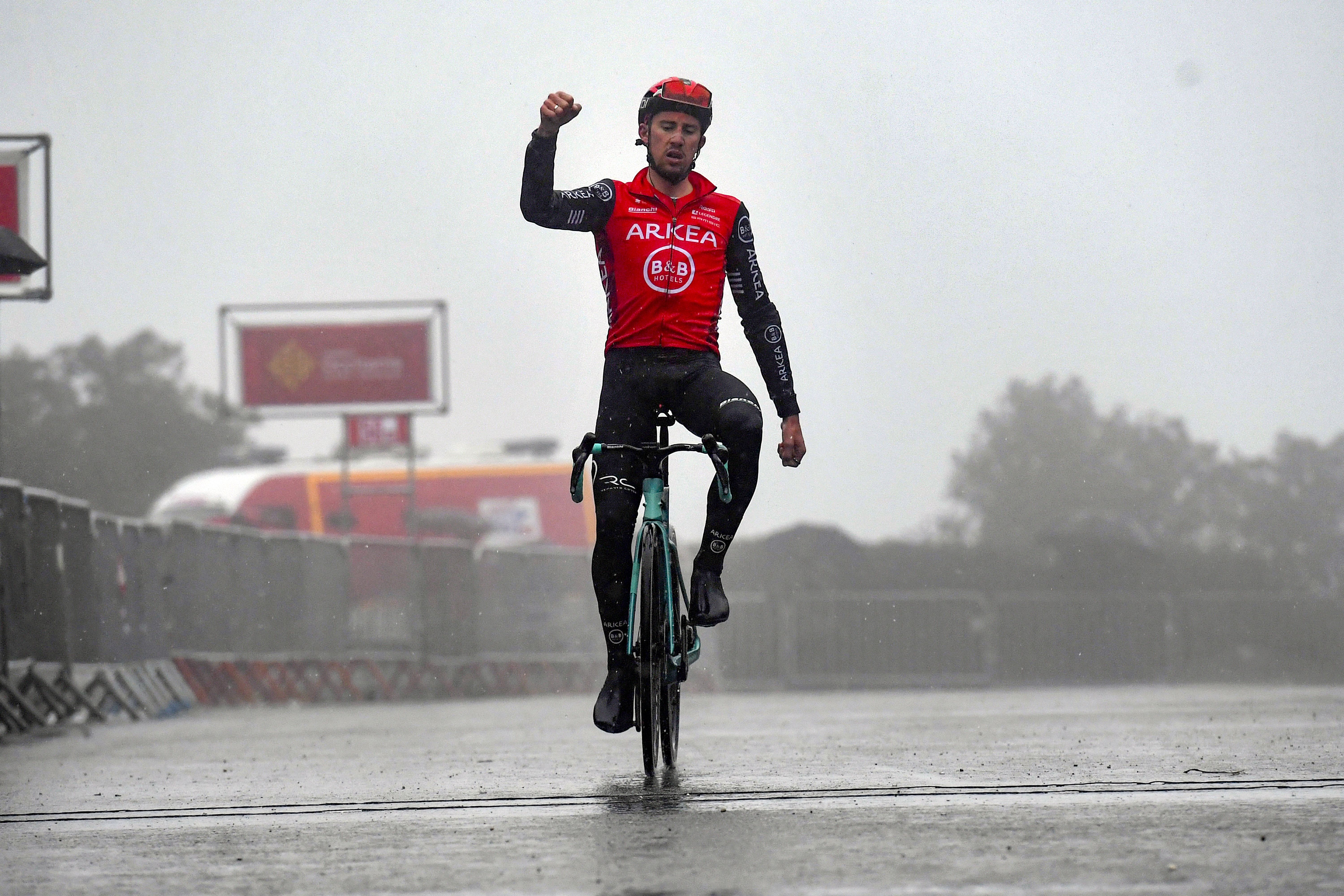 Vauquelin gobierna bajo la lluvia en la Estrella Bessèges.