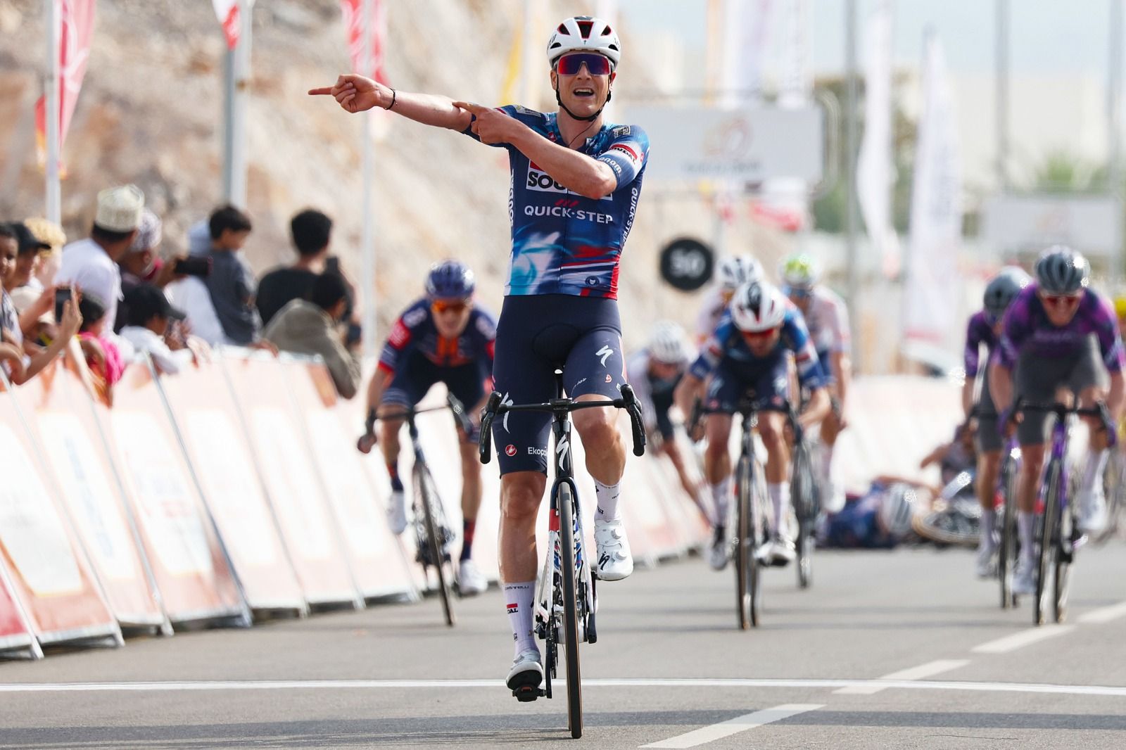 Louis Vervaeke gana desde la fuga en Omán