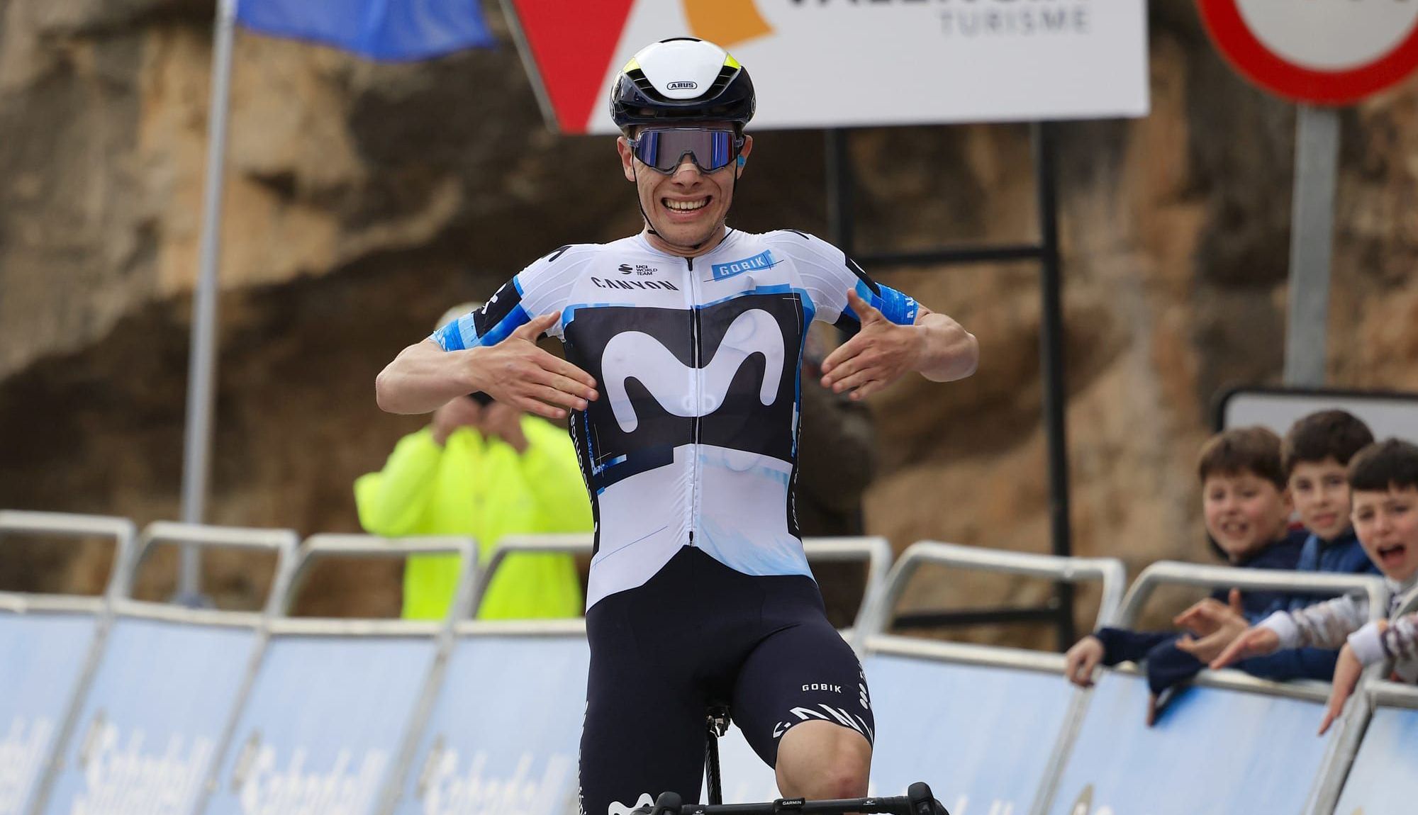 Iván Romeo celebrando su primer triunfo con los colores del Movistar