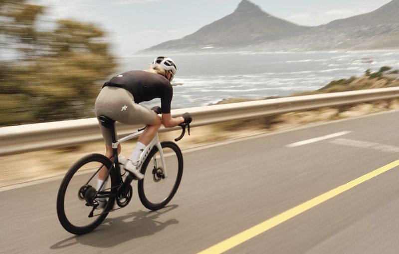 Assos Equipe R y Dyora R (15)