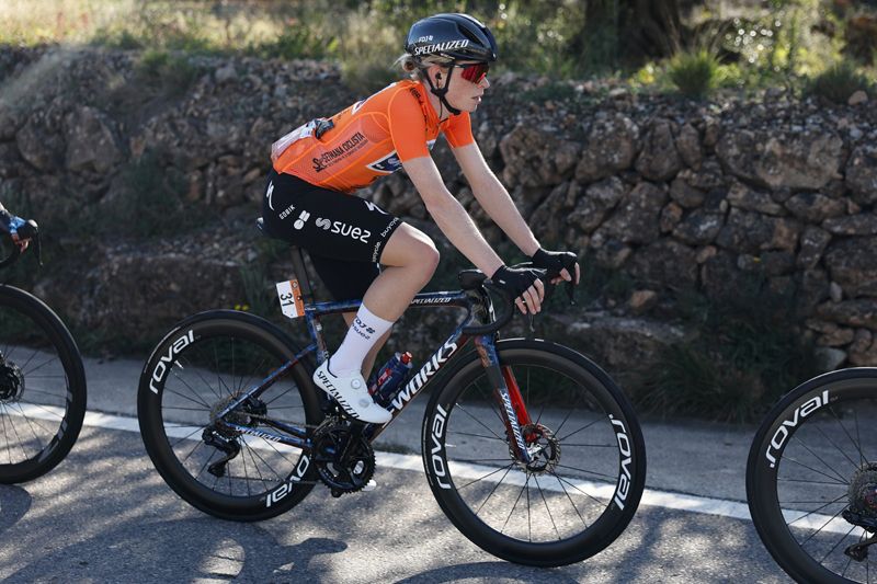 Demi Vollering sigue vistiendo el maillot naranaja de líder de la ronda valenciana Demi Vollering sigue vistiendo el maillot naranaja de líder de la ronda valenciana