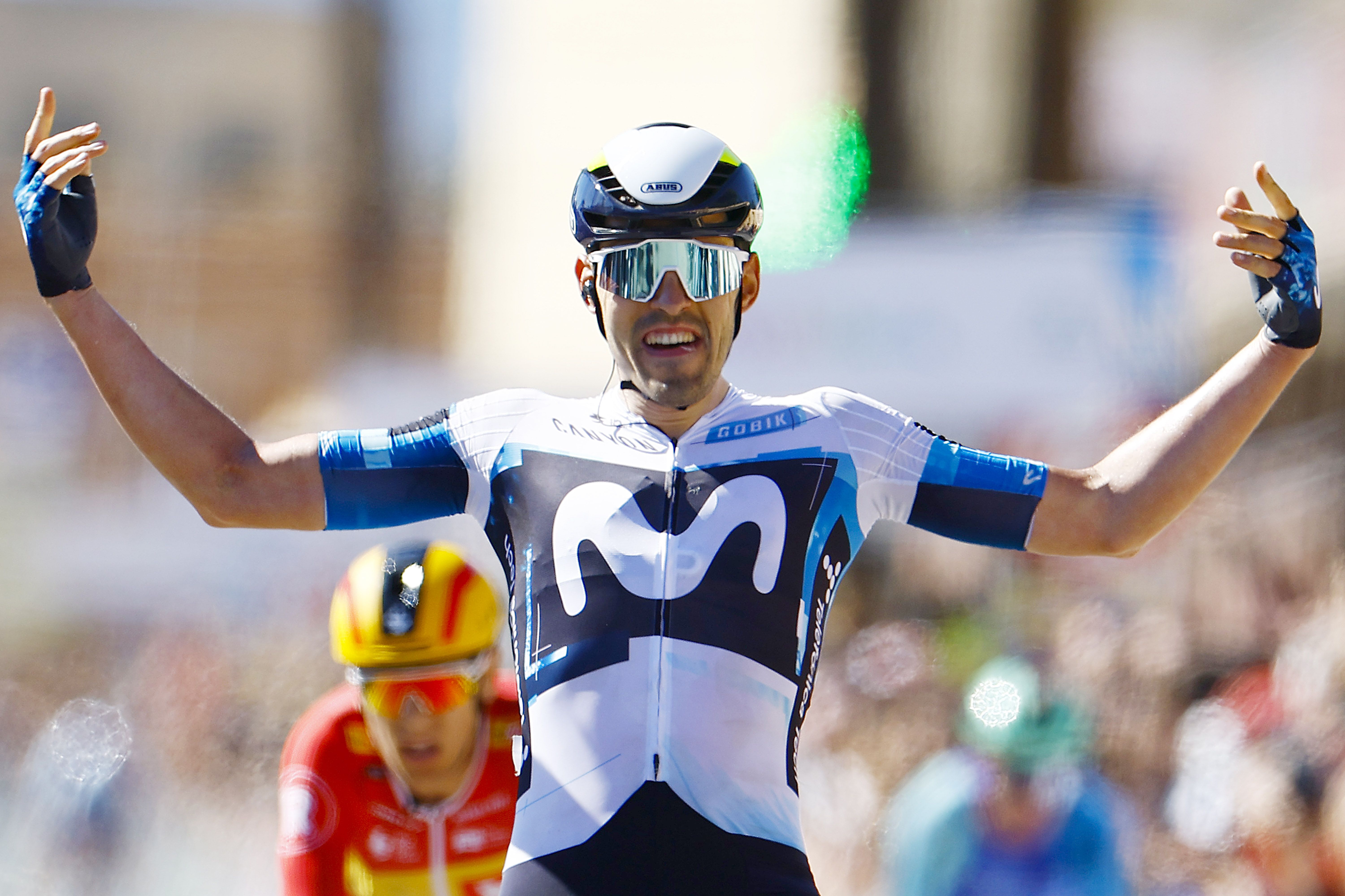 Jon Barrenetxea estrena su palmarés con Movistar y Pavel Sivakov se apodera de la Vuelta a Andalucía.