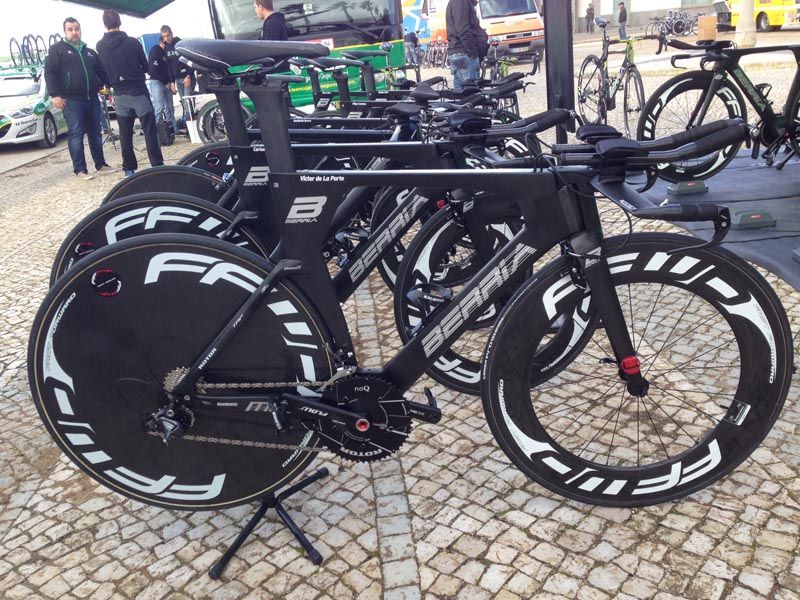 Las bicicletas de contrarreloj de los equipos de la Volta al Algarve