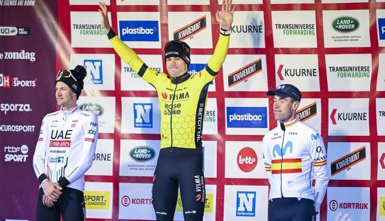 lazkano movistar team en el podio de la kuurne bruselas kuurne 2 790x454