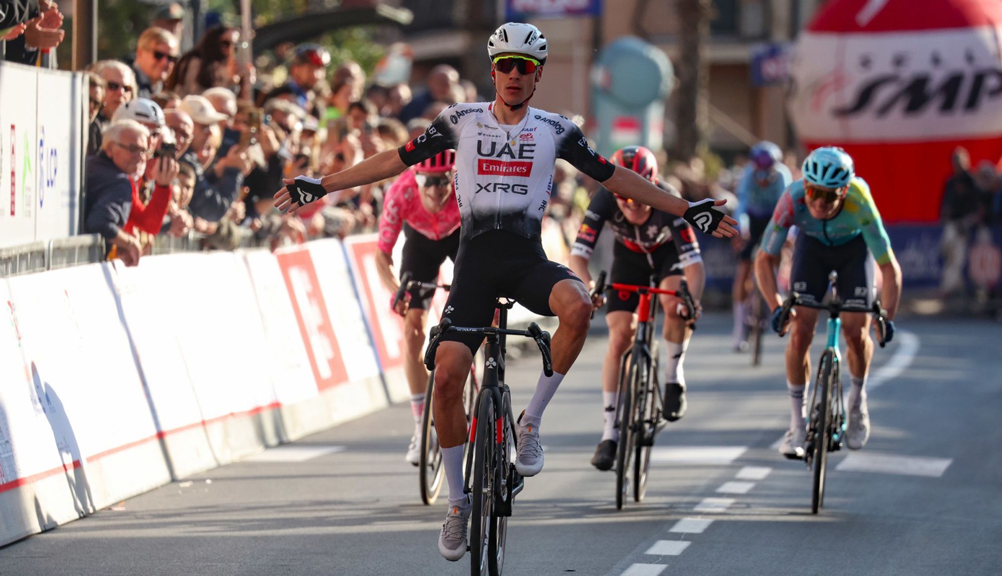 Juan Ayuso impone su autoridad en el Trofeo Laigueglia