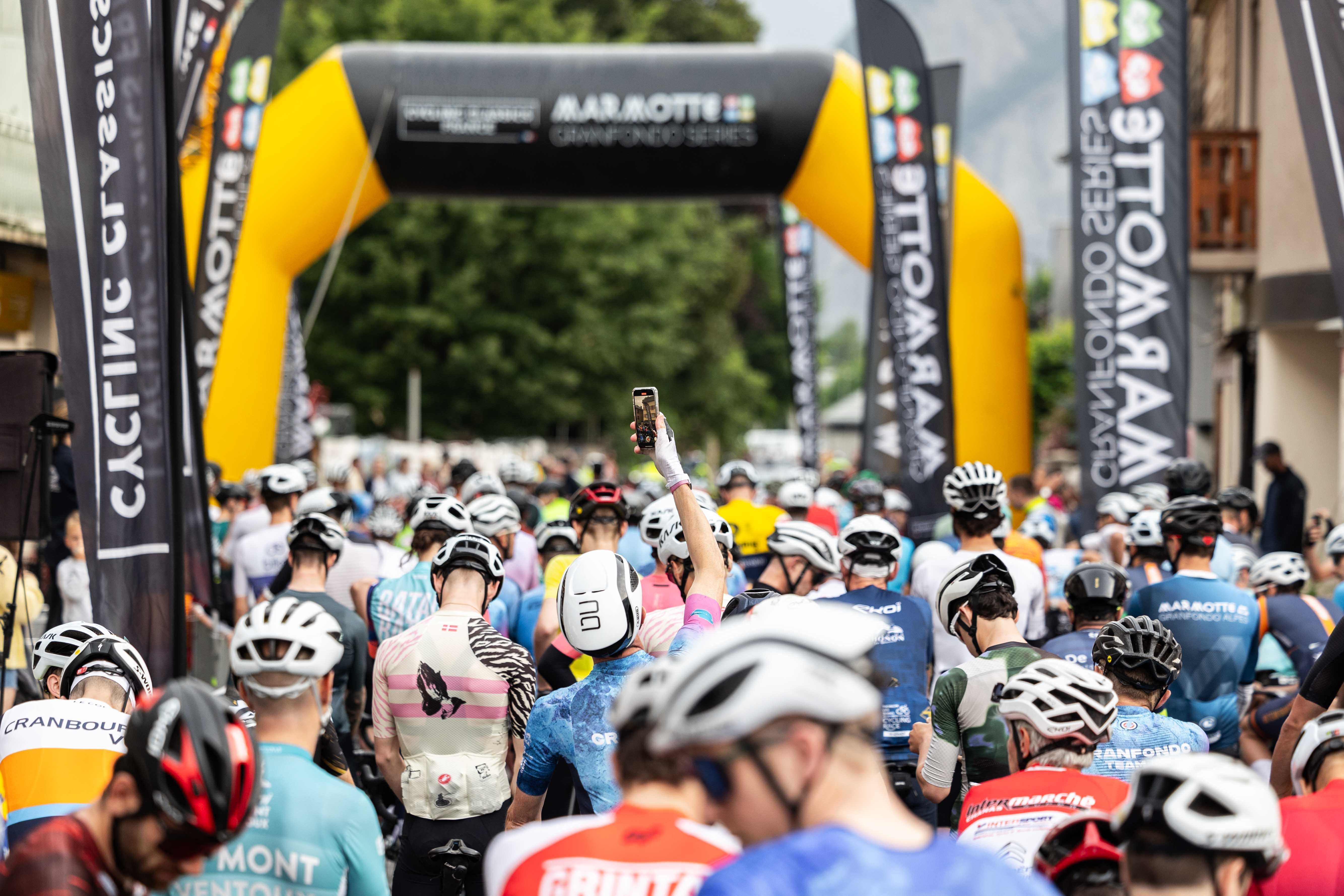 Imagen de la salida de la Marmotte Granfondo Alpes 