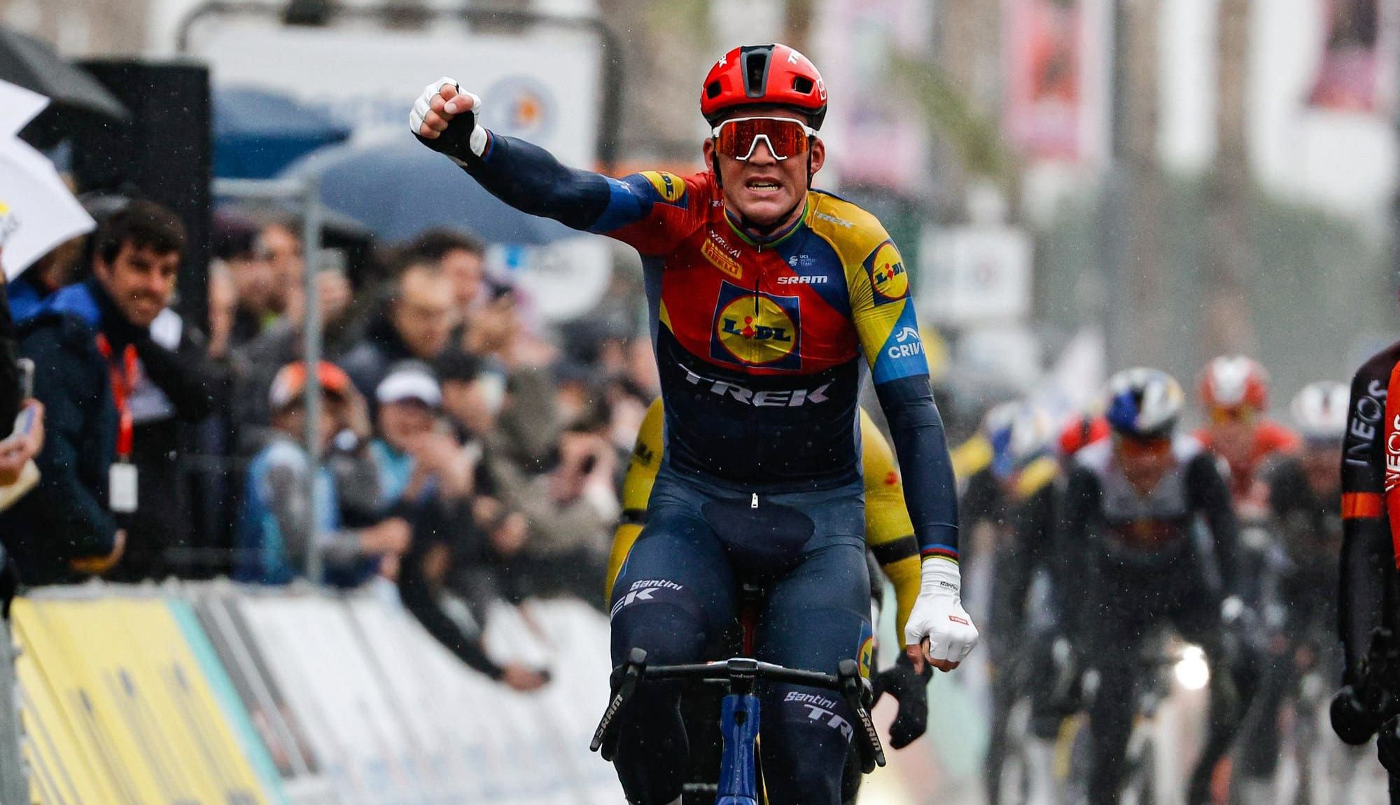 Mads Pedersen, ganador de una etapa que acerca a Jorgenson a su segunda París-Niza