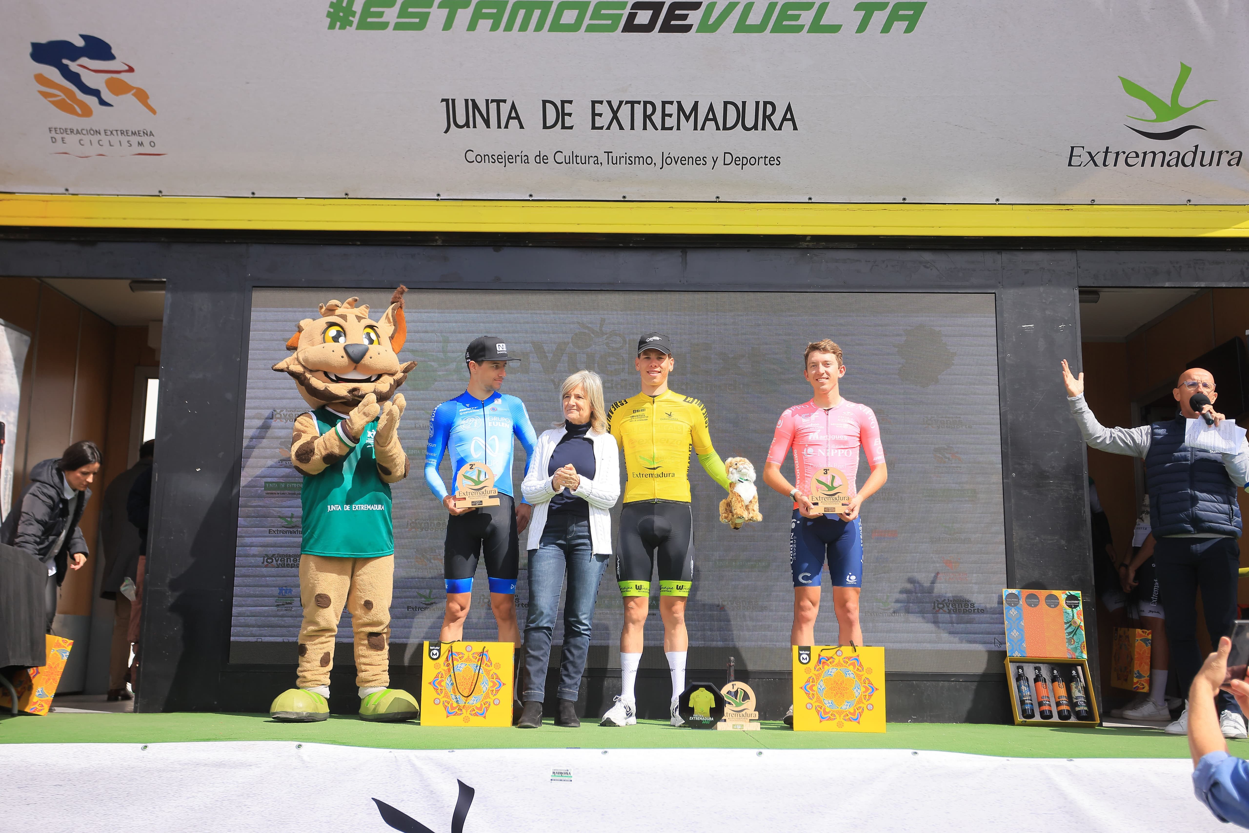Pódium Vuelta a Extremadura 2025