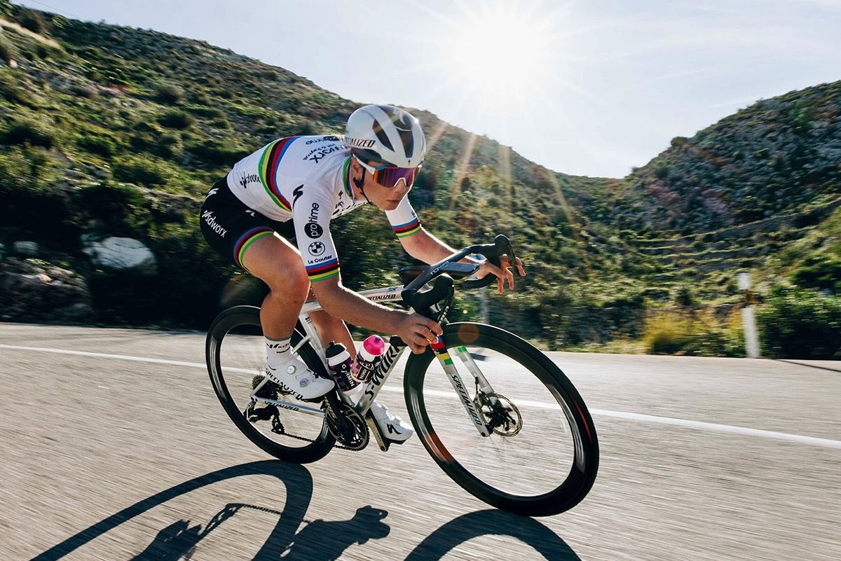 La campeona del mundo Lotte Kopecky ha participado en el desarrollo de las nuevas zapatillas S-Works Ares 2 La campeona del mundo Lotte Kopecky ha participado en el desarrollo de las nuevas zapatillas S-Works Ares 2