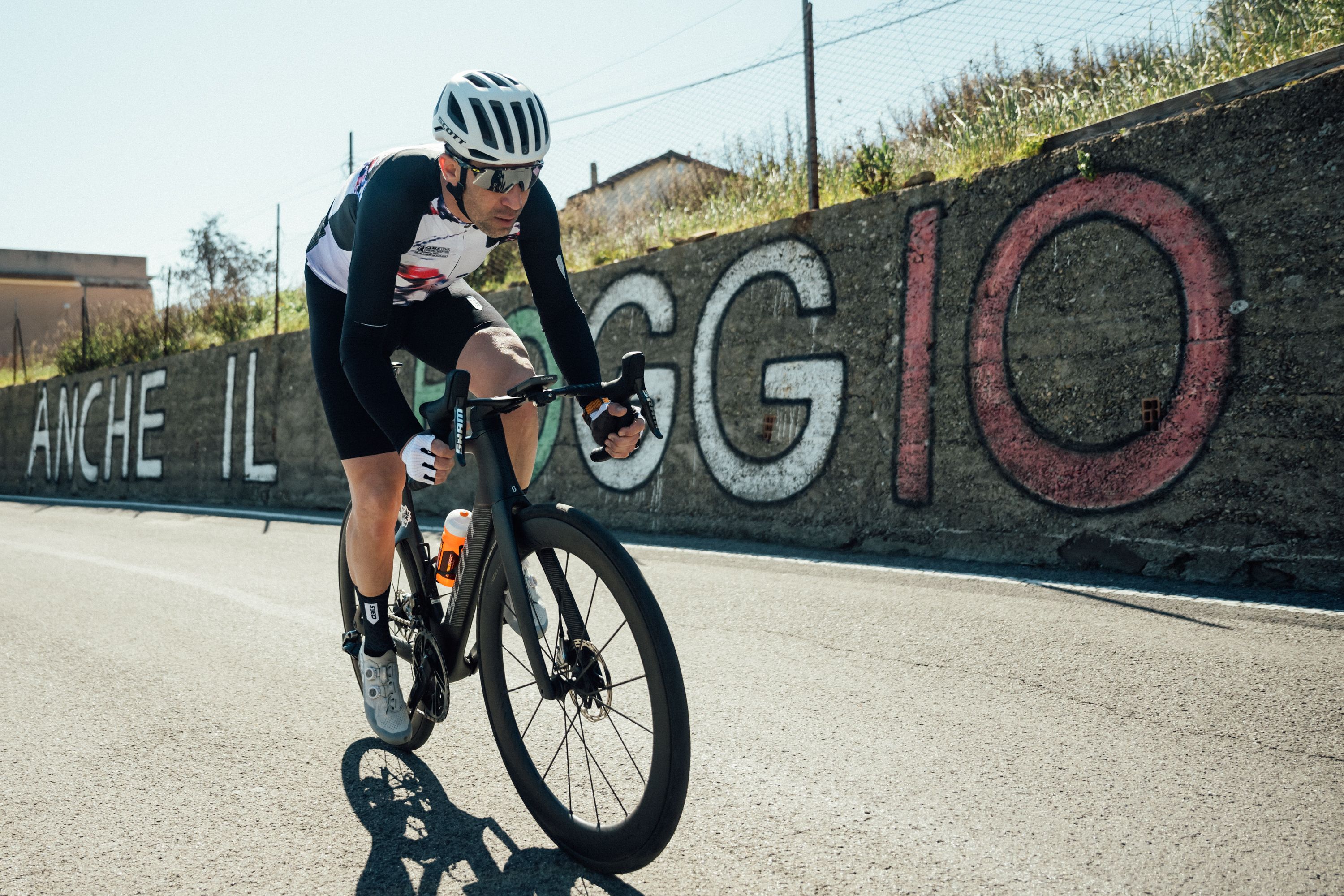 Vincenzo Nibali x Q36.5 Milano Sanremo Special Edition Jersey Credits Chris Auld (1) Vincenzo Nibali x Q36.5 Milano Sanremo Special Edition Jersey Credits Chris Auld (1)