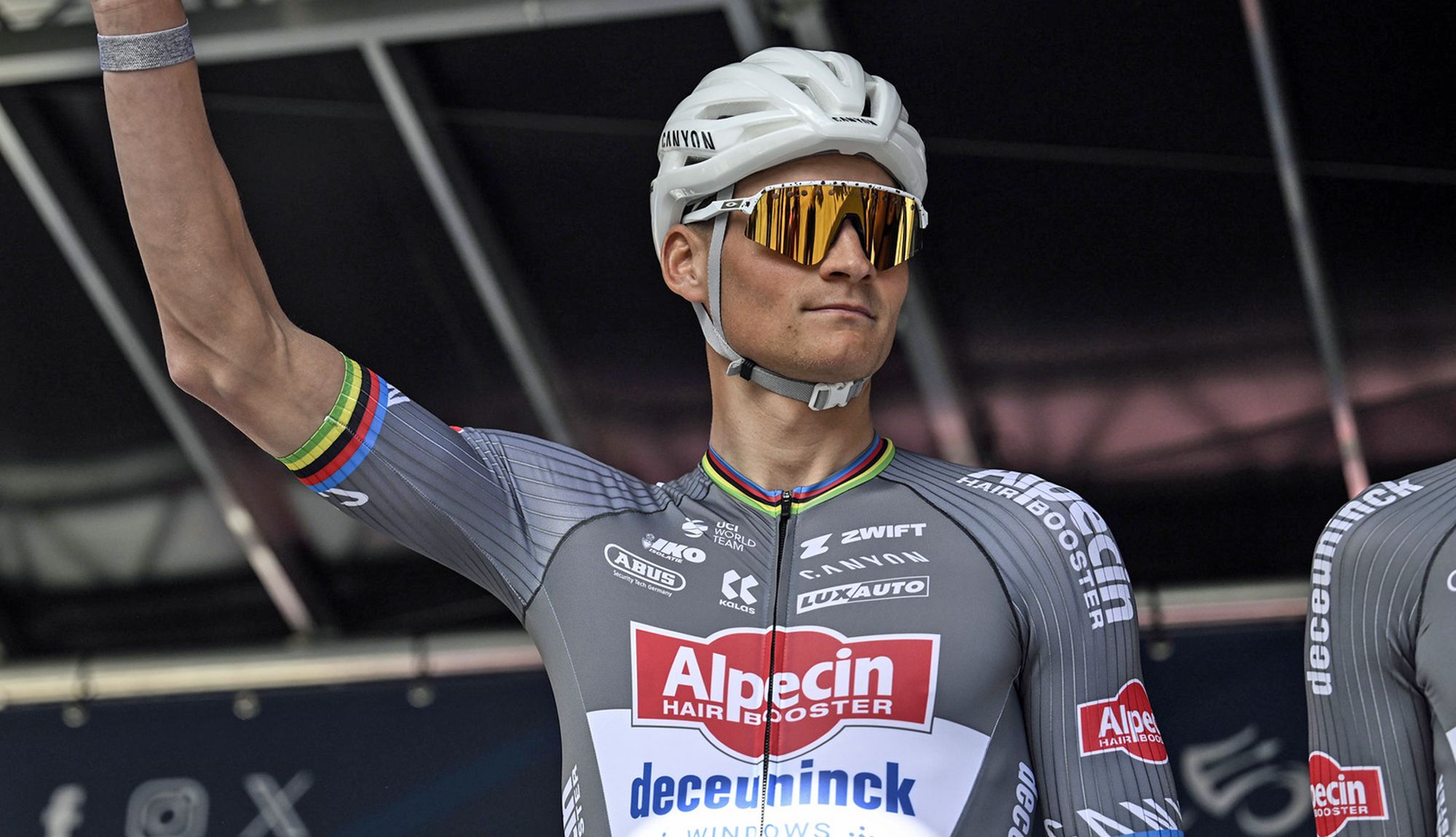 Mathieu van der Poel antes de una etapa de la reciente Tirreno-Adriático