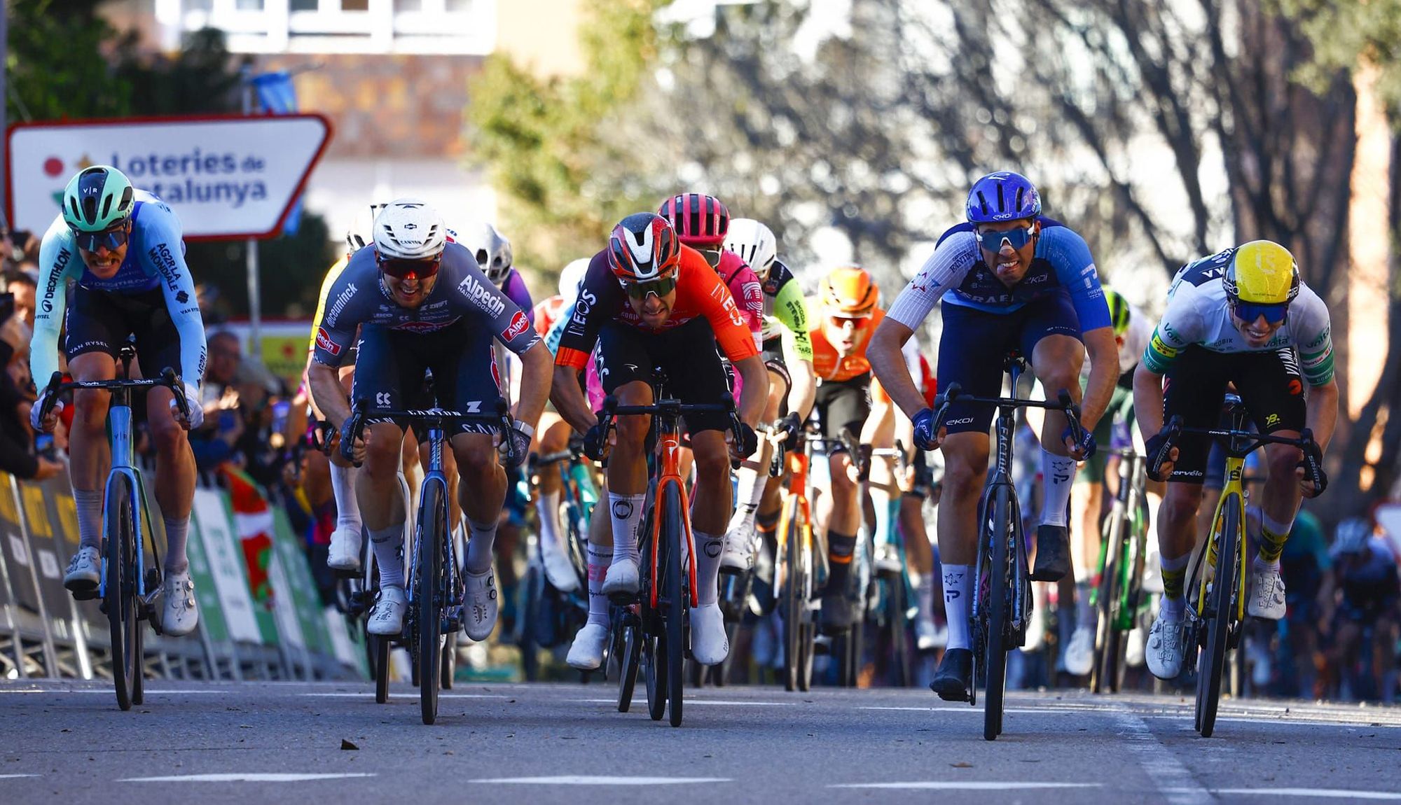 Vernon supera al sprint a Brennan en la 2ª etapa de la Volta