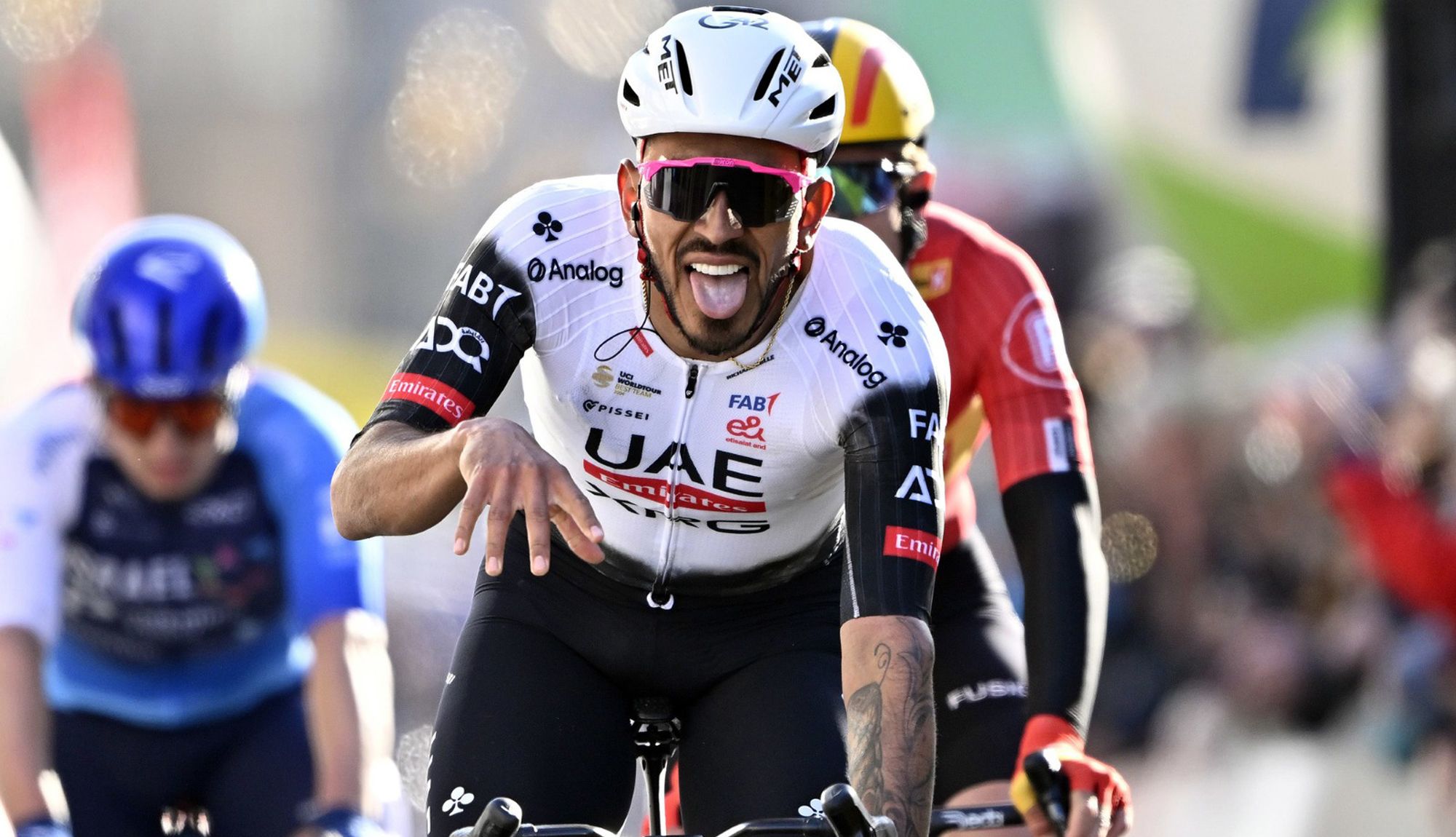 Juan Sebastián Molano se impone en la clásica Brujas La Panne tras un accidentado final