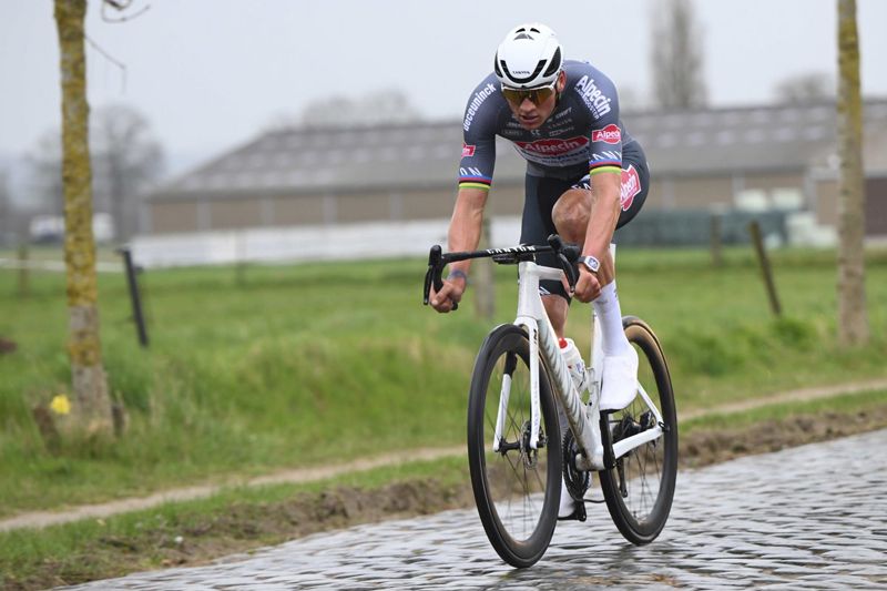 Van der Poel, exhibición en solitario