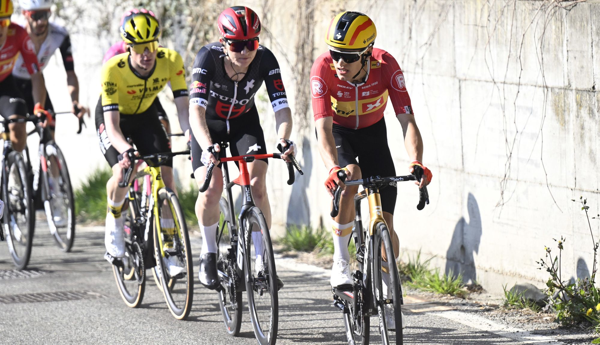 Uno X y Tudor, dos de los equipos invitados al Tour 2025