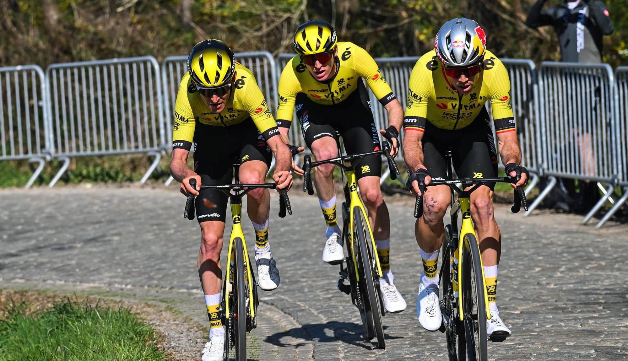 Van Aert, Benoot y Jorgenson protagonizaron una destacada actuación sin premio en A Través de Flandes