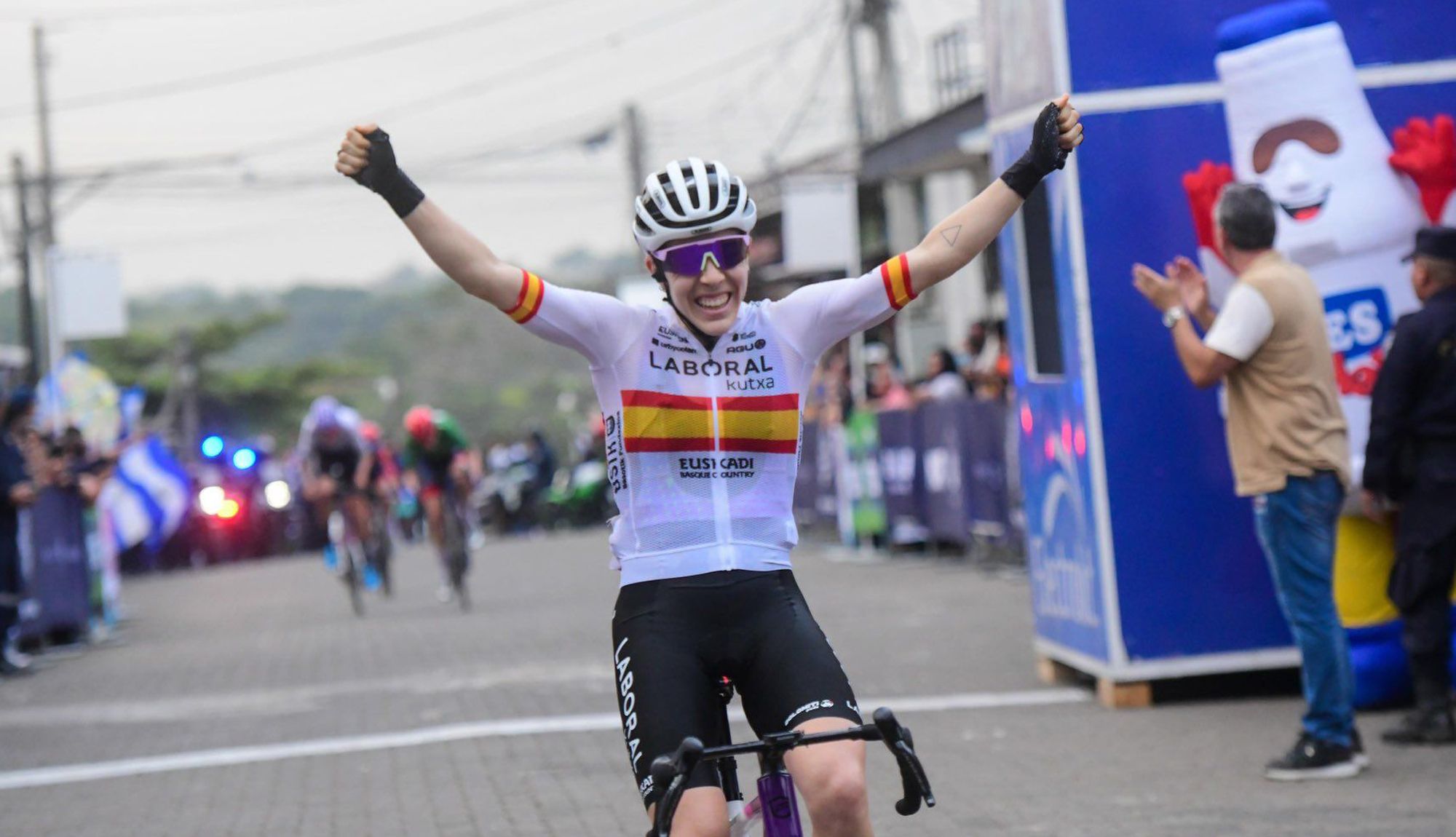 Usoa Ostolaza gana la primera etapa del Tour El Salvador