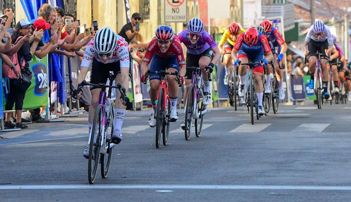 Usoa Ostolaza gana la última etapa del Tour El Salvador