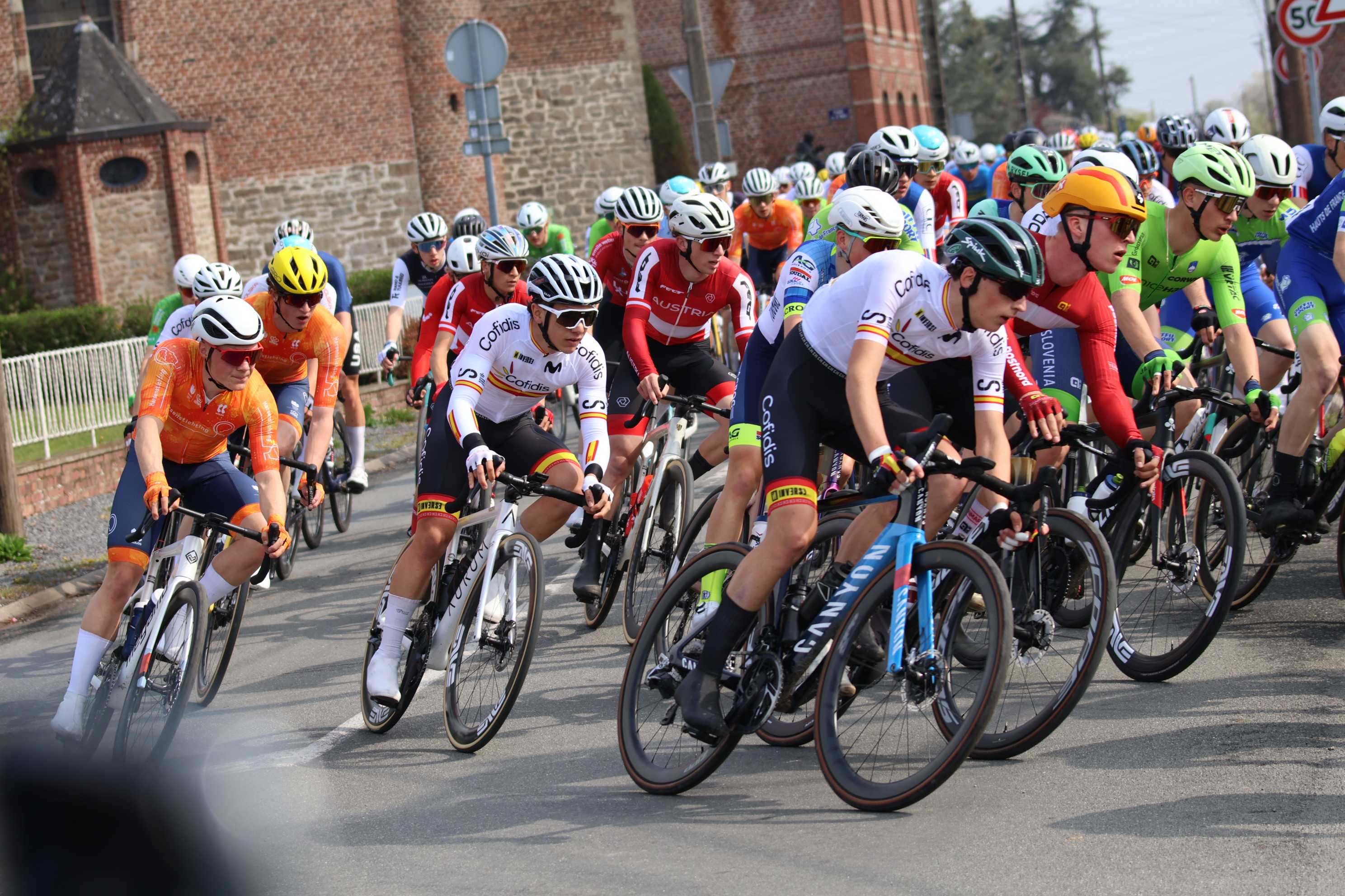Michiel Mouris gana la París - Roubaix Júnior y Albert Withen Philipsen vence en la categoría sub-23