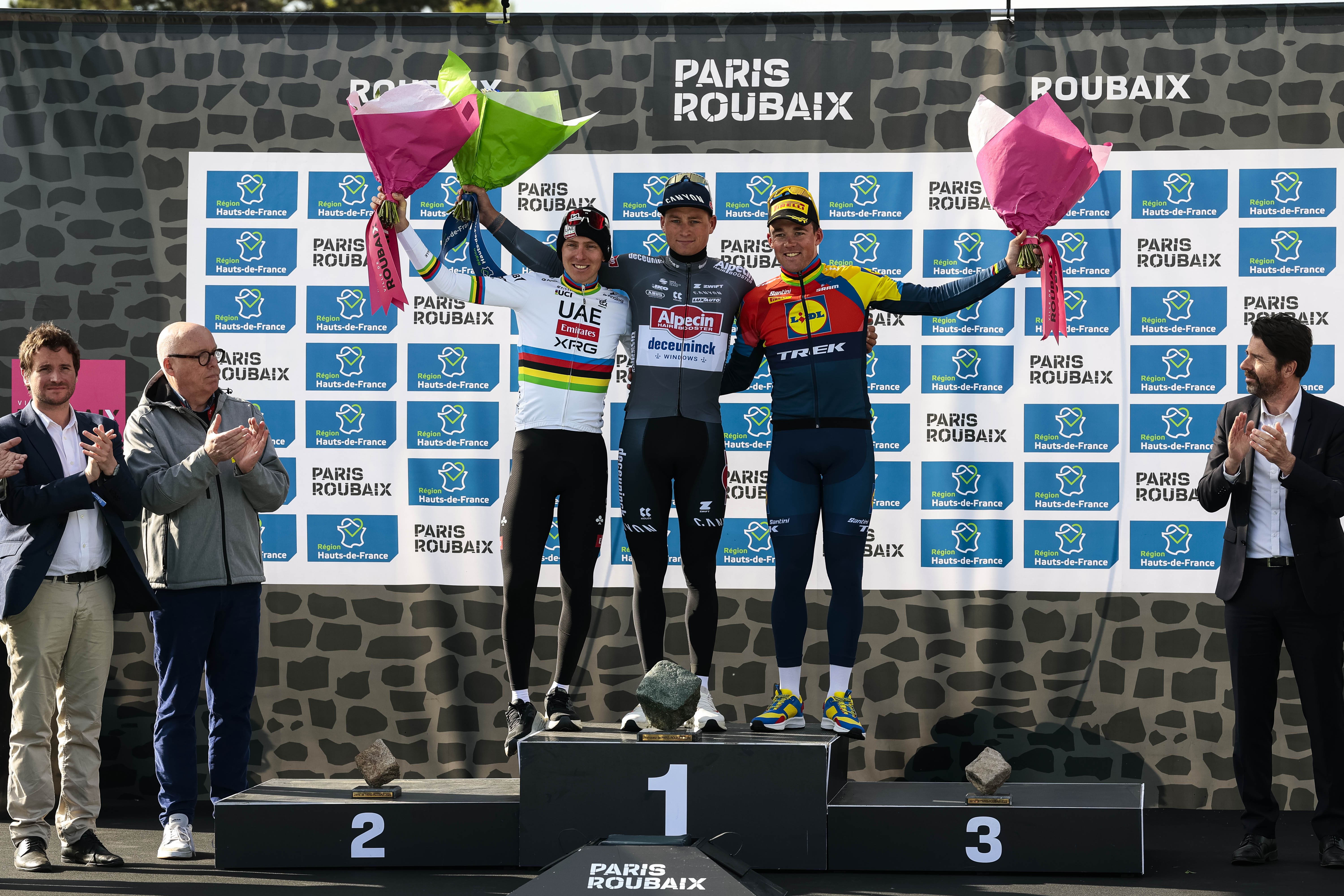 Mathieu van der Poel resalta el gran valor de su triunfo: "Ha sido la Roubaix que más he sufrido".